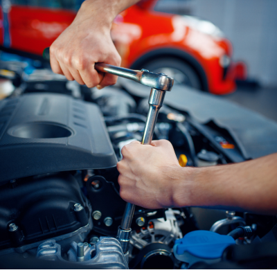 فني صيانة متنقلة للسيارات